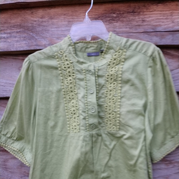 🎉SALE $5 🎉Women's Blouse Lime Green With Embroidery On Front & Sleeves XL. - Picture 2 of 9